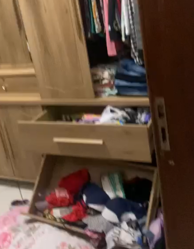 Quarto de residência assaltada no Jarim das Oliveiras foto reprodução
