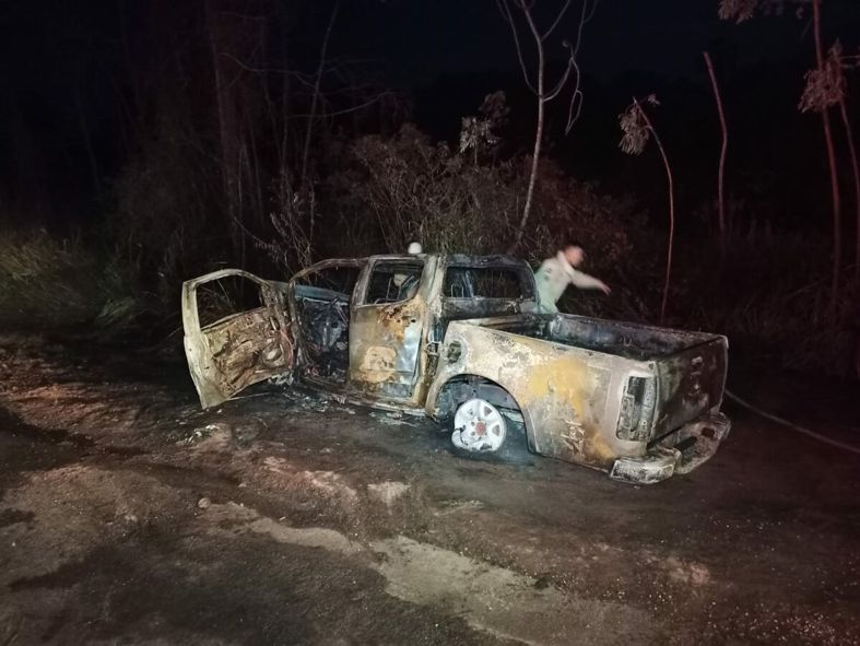 caminhonete foi destruída por fogo após colisão foto Sinop Urgente Fernando Itamir